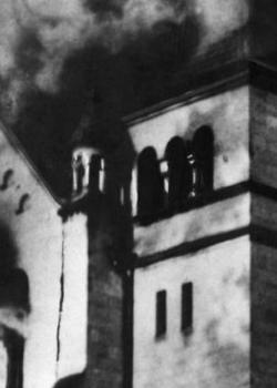 Une synagogue incendiée en 1938, lors de la «nuit de cristal» Image: Keystone